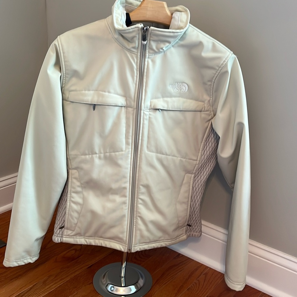 The North Face Women’s Primary Loft jacket medium